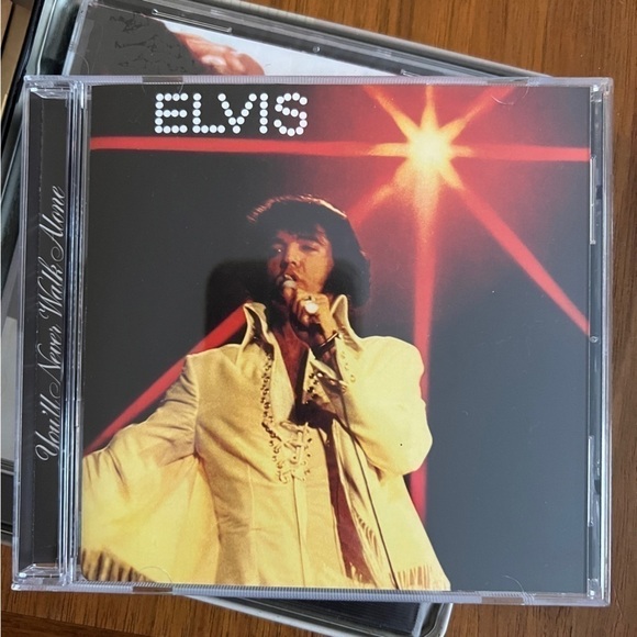 Elvis Presley Collector’s Edition 3-Disc Set (2 CDs and 1 DVD) - Picture 4 of 6